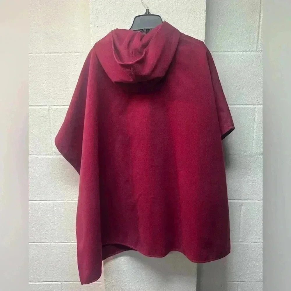 Wine Cape Coat Poncho Wine colored Hooded cape with zip front - Picture 3 of 4